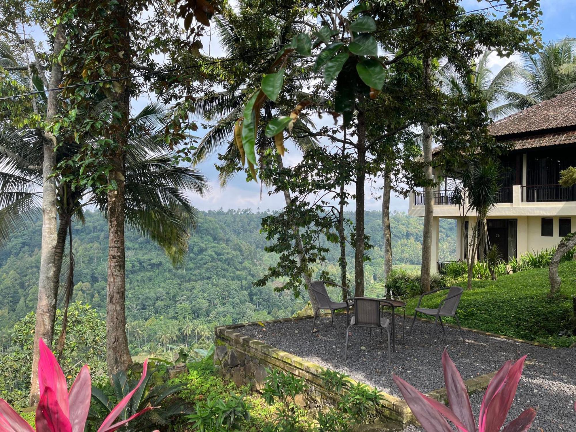Hotel Domisili Ijen Cliff By Fays Hospitality Banyuwangi  Esterno foto